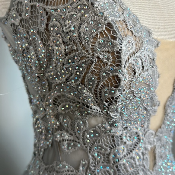 La Femme Tulle A Line Gown with Lace Rhinestone Bodice Prom Gown Sz 6 - Picture 9 of 16